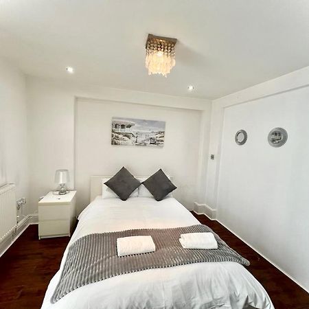 Canary Wharf Holiday Rooms ลอนดอน ภายนอก รูปภาพ
