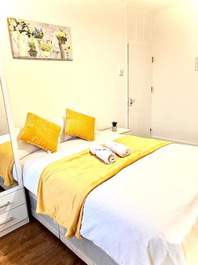 Canary Wharf Holiday Rooms ลอนดอน ภายนอก รูปภาพ