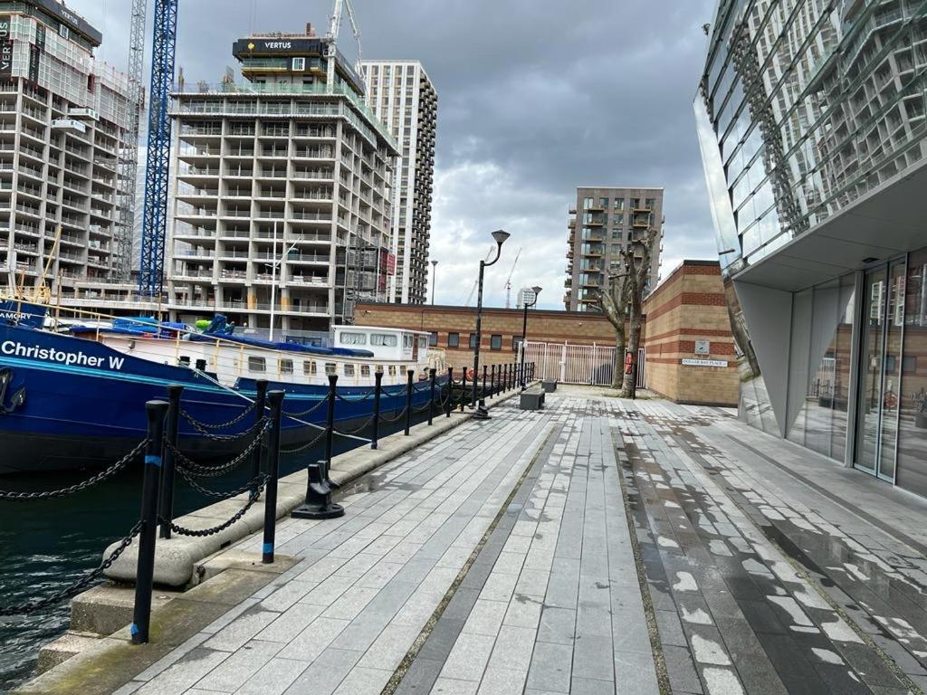 Canary Wharf Holiday Rooms ลอนดอน ภายนอก รูปภาพ