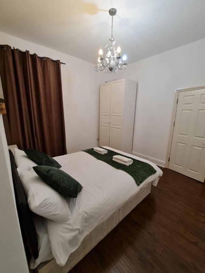 Canary Wharf Holiday Rooms ลอนดอน ภายนอก รูปภาพ