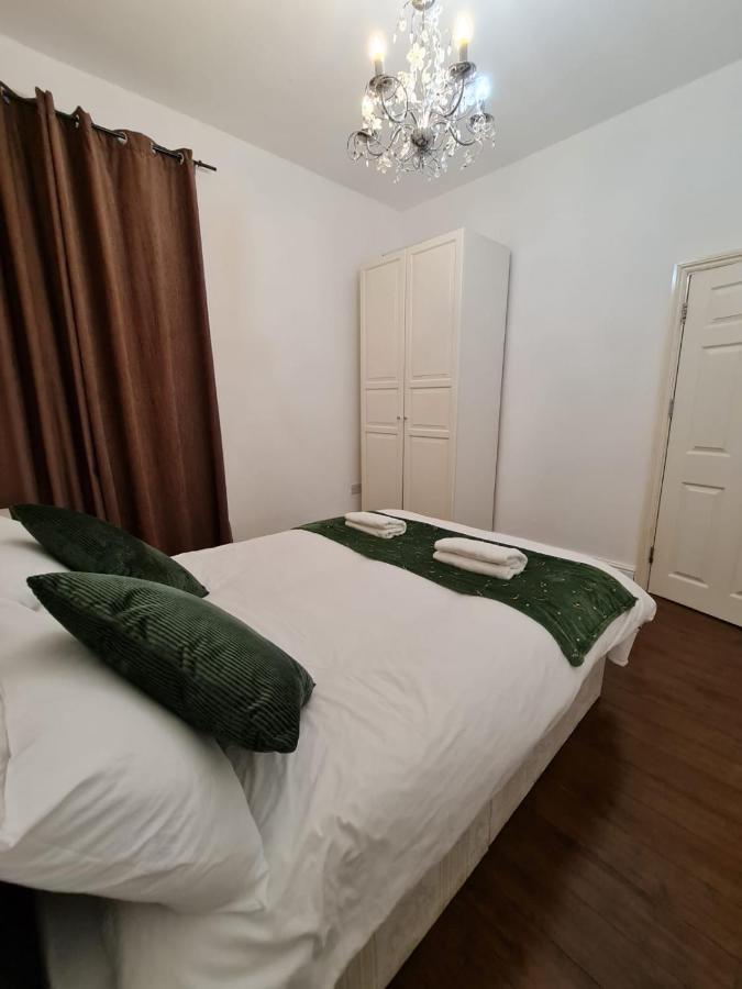 Canary Wharf Holiday Rooms ลอนดอน ภายนอก รูปภาพ
