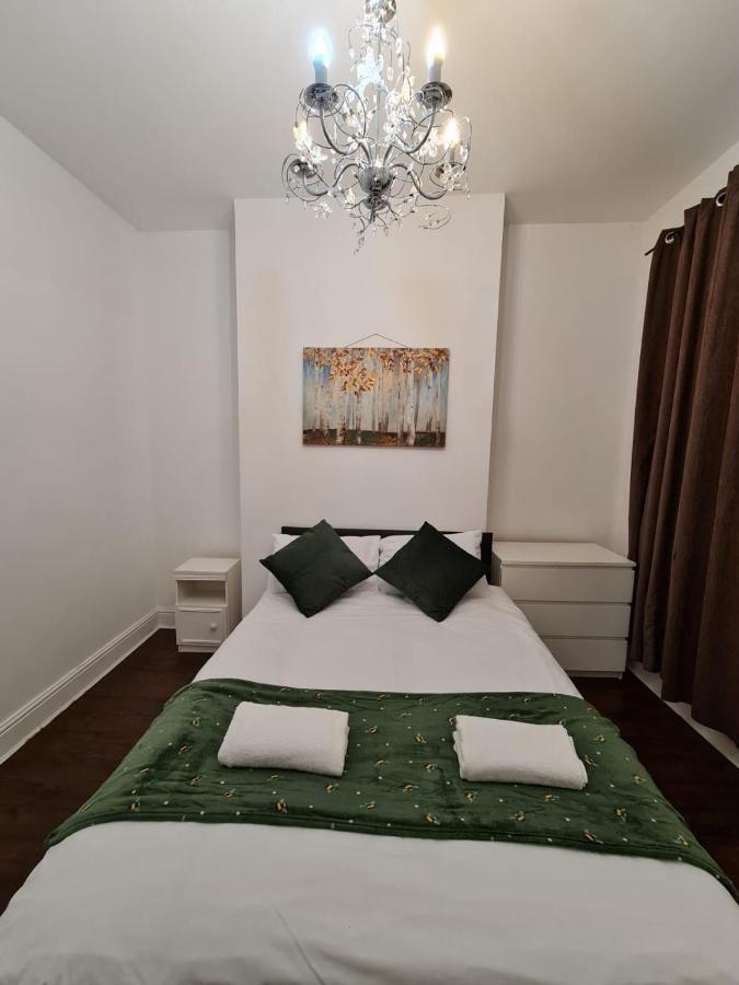 Canary Wharf Holiday Rooms ลอนดอน ภายนอก รูปภาพ