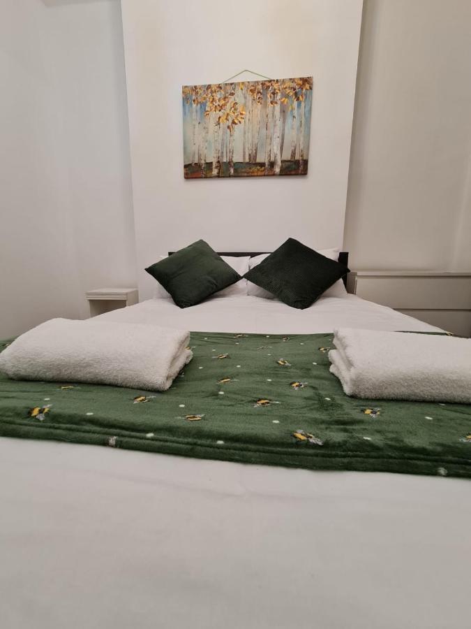 Canary Wharf Holiday Rooms ลอนดอน ภายนอก รูปภาพ