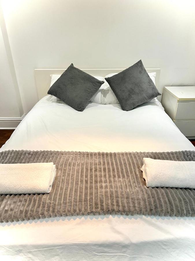 Canary Wharf Holiday Rooms ลอนดอน ภายนอก รูปภาพ