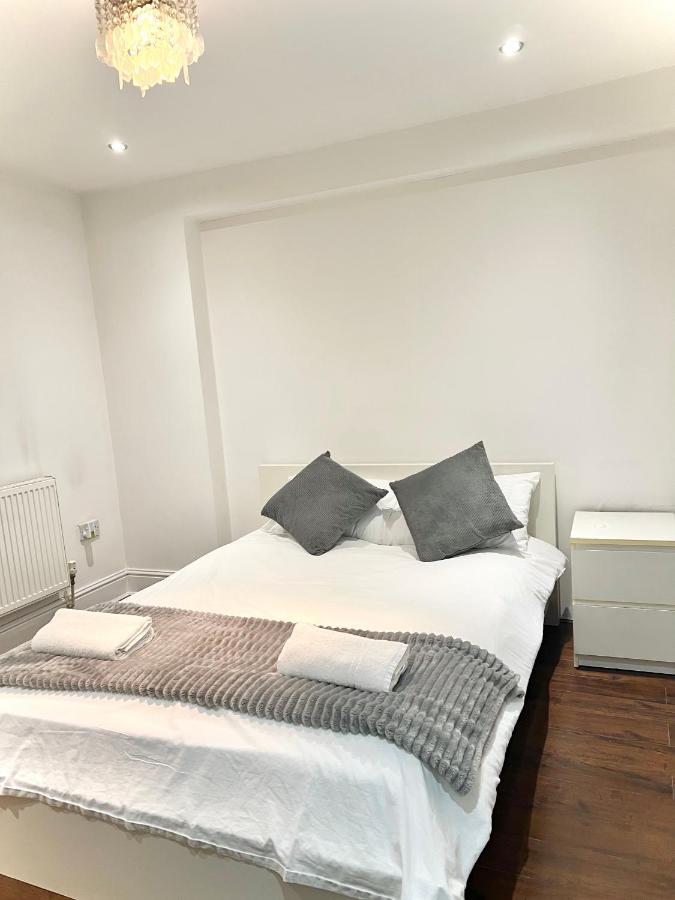Canary Wharf Holiday Rooms ลอนดอน ภายนอก รูปภาพ