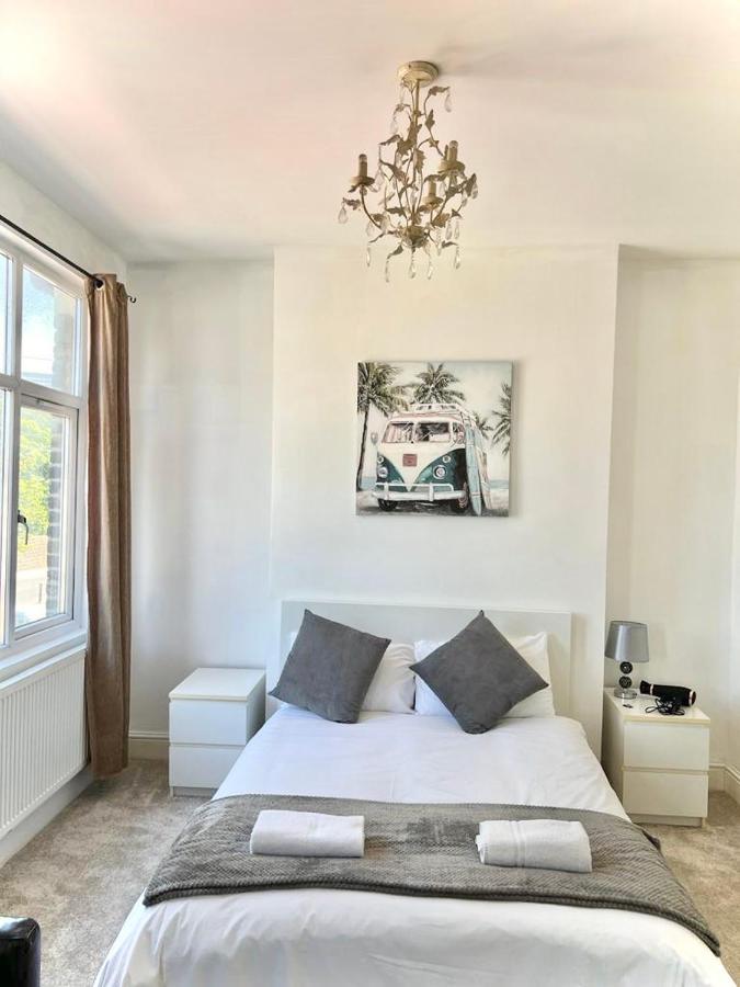 Canary Wharf Holiday Rooms ลอนดอน ภายนอก รูปภาพ