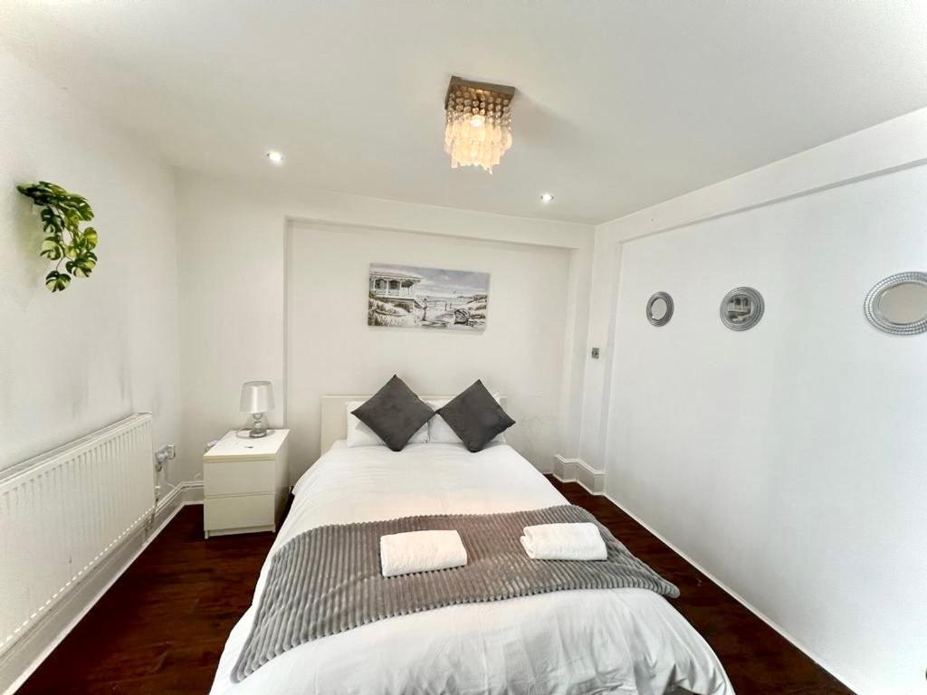 Canary Wharf Holiday Rooms ลอนดอน ภายนอก รูปภาพ